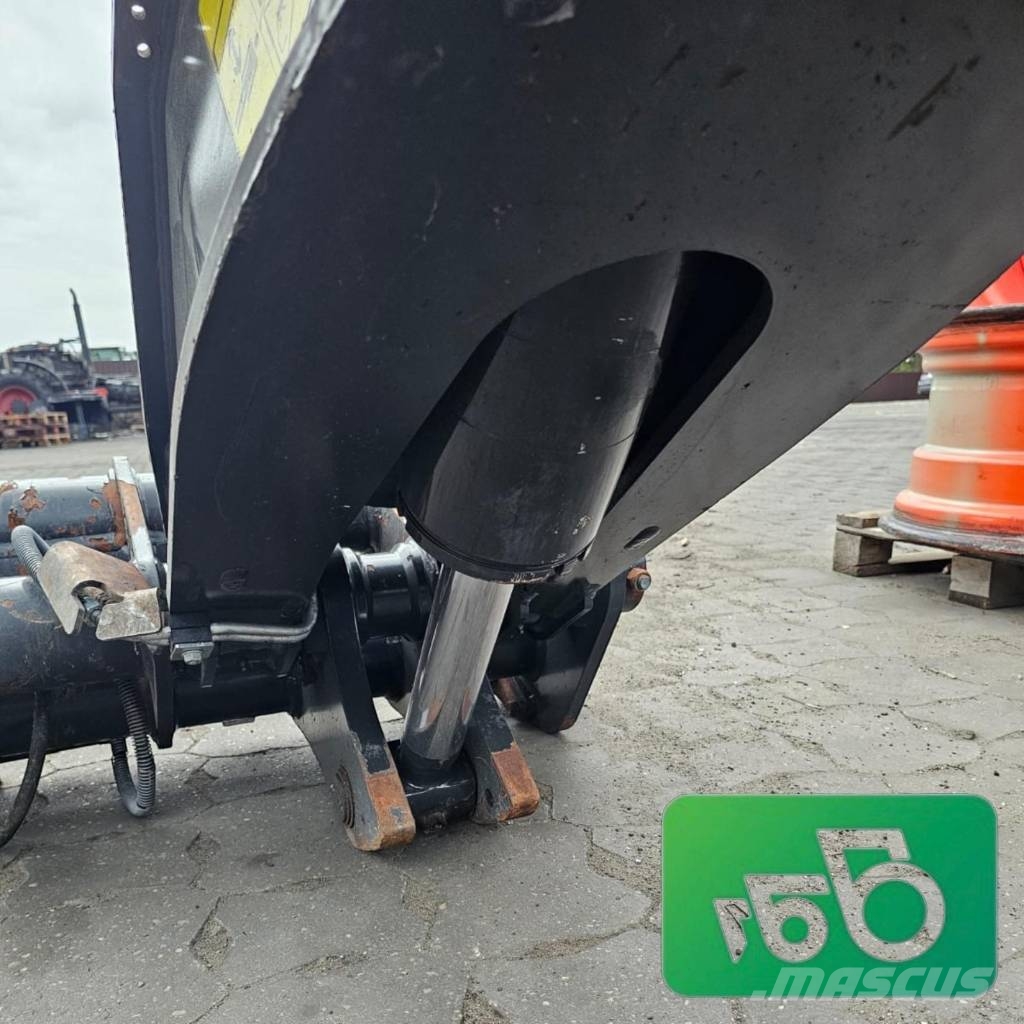 Bobcat TL34.65HF Complete arm, mast, and boom assembly Chassis