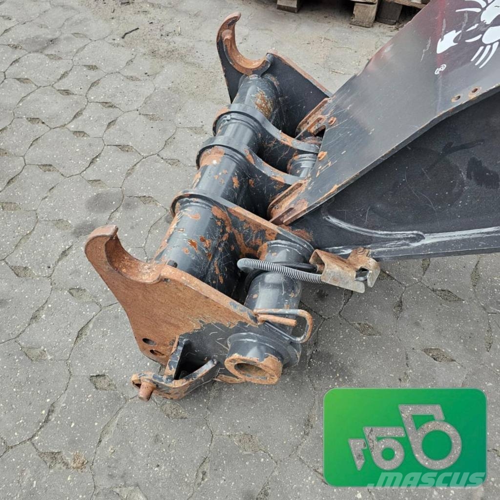 Bobcat TL34.65HF Complete arm, mast, and boom assembly Chassis