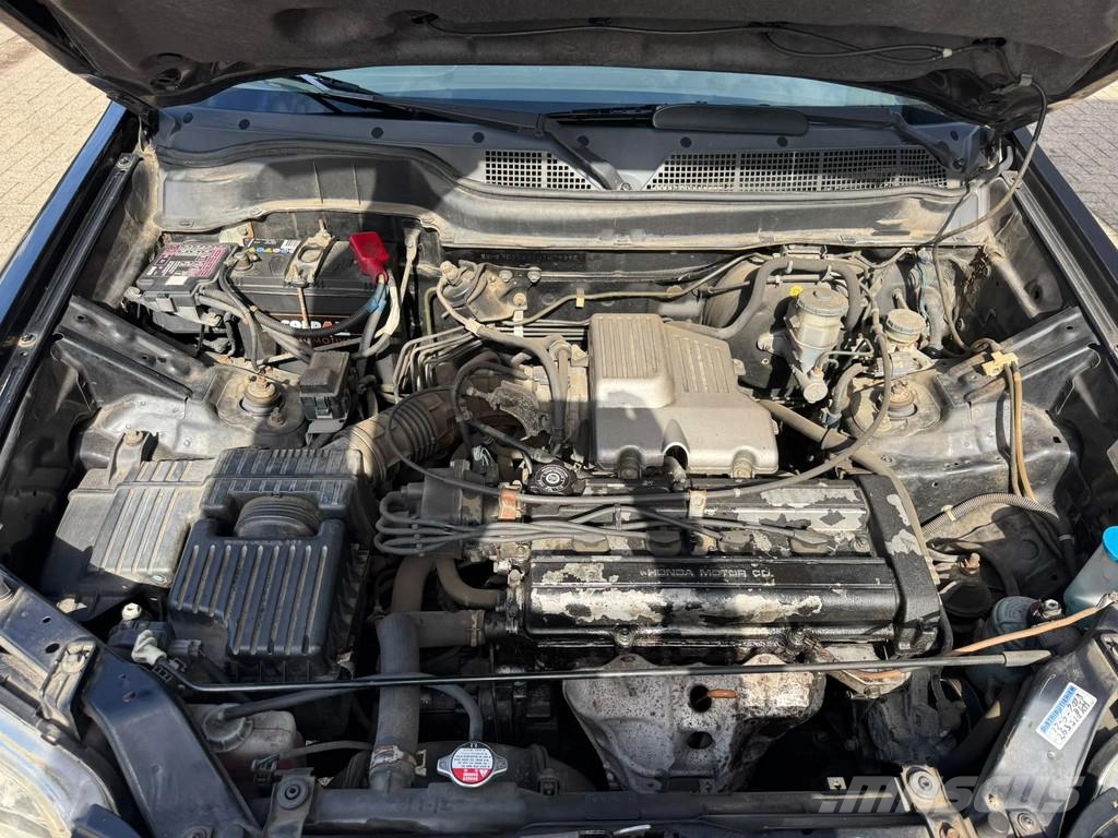 Honda CR-V **PETROL-ESSENCE** Automašīnas