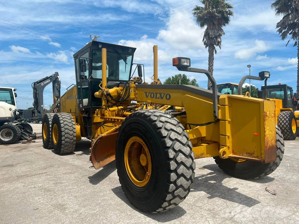 Volvo G 780 B معدات تمهيد الطرق
