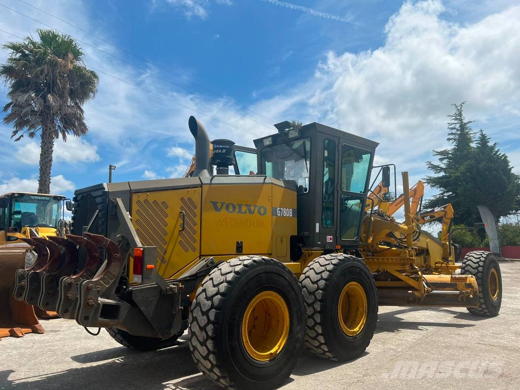 Volvo G 780 B معدات تمهيد الطرق