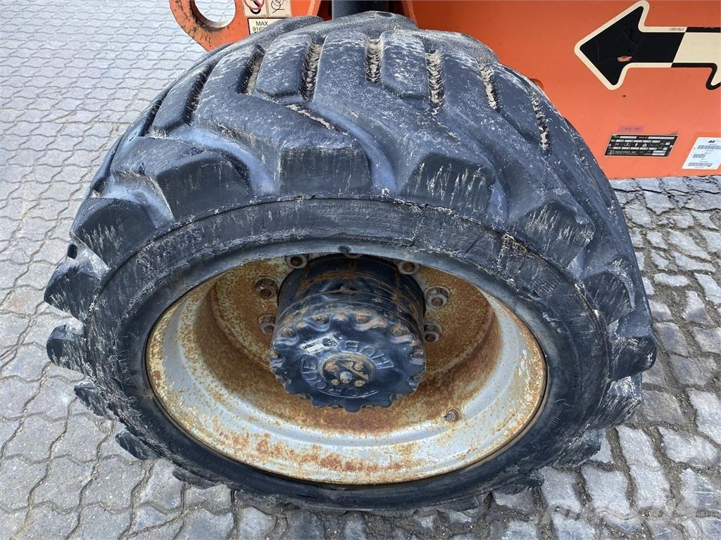 JLG 860SJ 관절형 전동이동 리프트