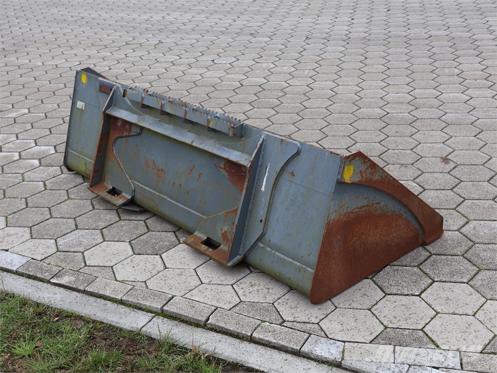 LADESCHAUFEL 2030 MM, CA. Tool carriers