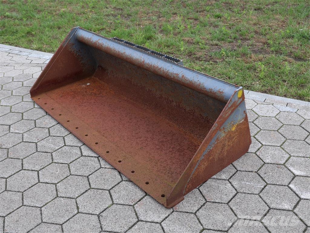 LADESCHAUFEL 2030 MM, CA. Tool carriers