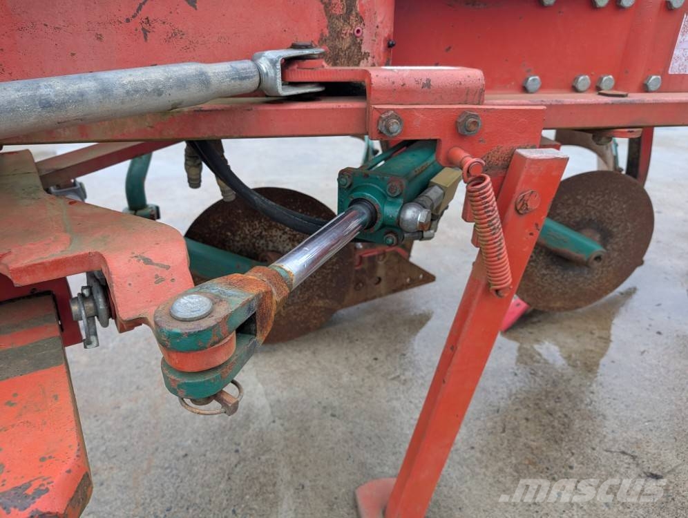 Kverneland AD85 Variomat 4-siipinen / Hydraulinen viilunsäätö محاريث تقليدية