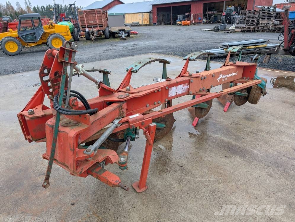Kverneland AD85 Variomat 4-siipinen / Hydraulinen viilunsäätö محاريث تقليدية
