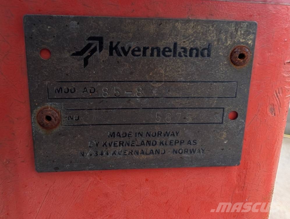Kverneland AD85 Variomat 4-siipinen / Hydraulinen viilunsäätö محاريث تقليدية