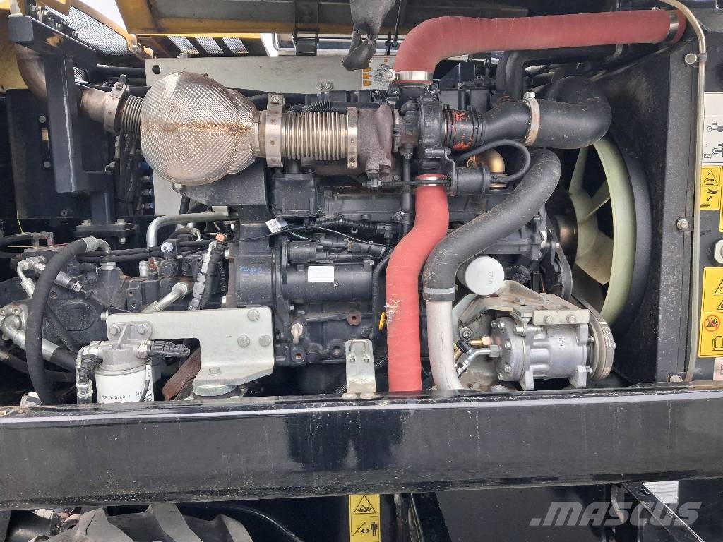 Yanmar TW 75 حفارات بعجل