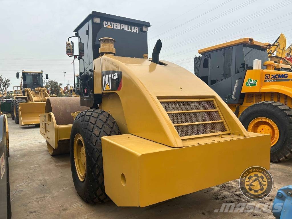 CAT CS76 Compact tractor attachments