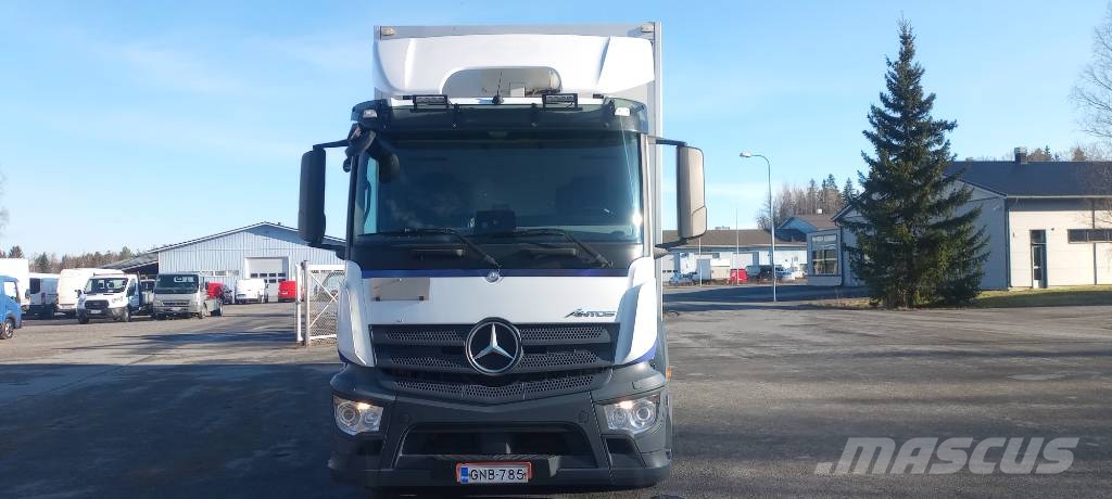 Mercedes-Benz Antos 1827 Camiones con caja de remolque
