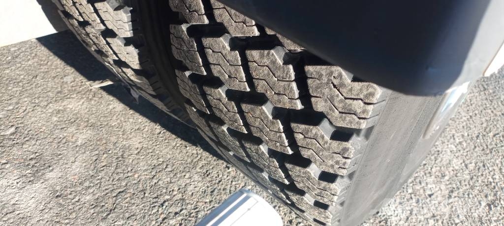 Mercedes-Benz Antos 1827 Camiones con caja de remolque
