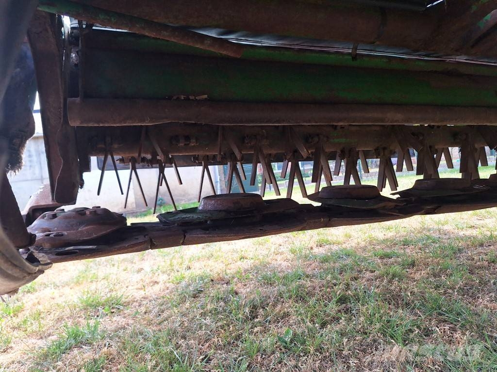John Deere 328 Uređaji za kosačice
