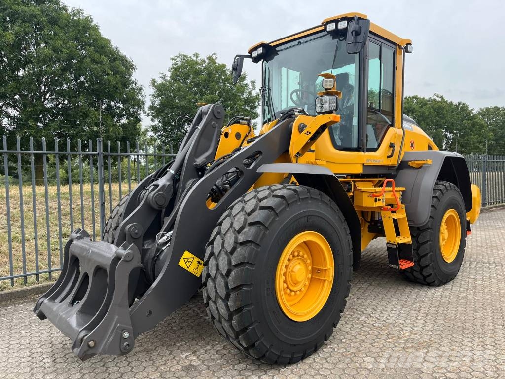 Volvo L 90 H CDC - all hydraulics - Full spec لوادر بعجل
