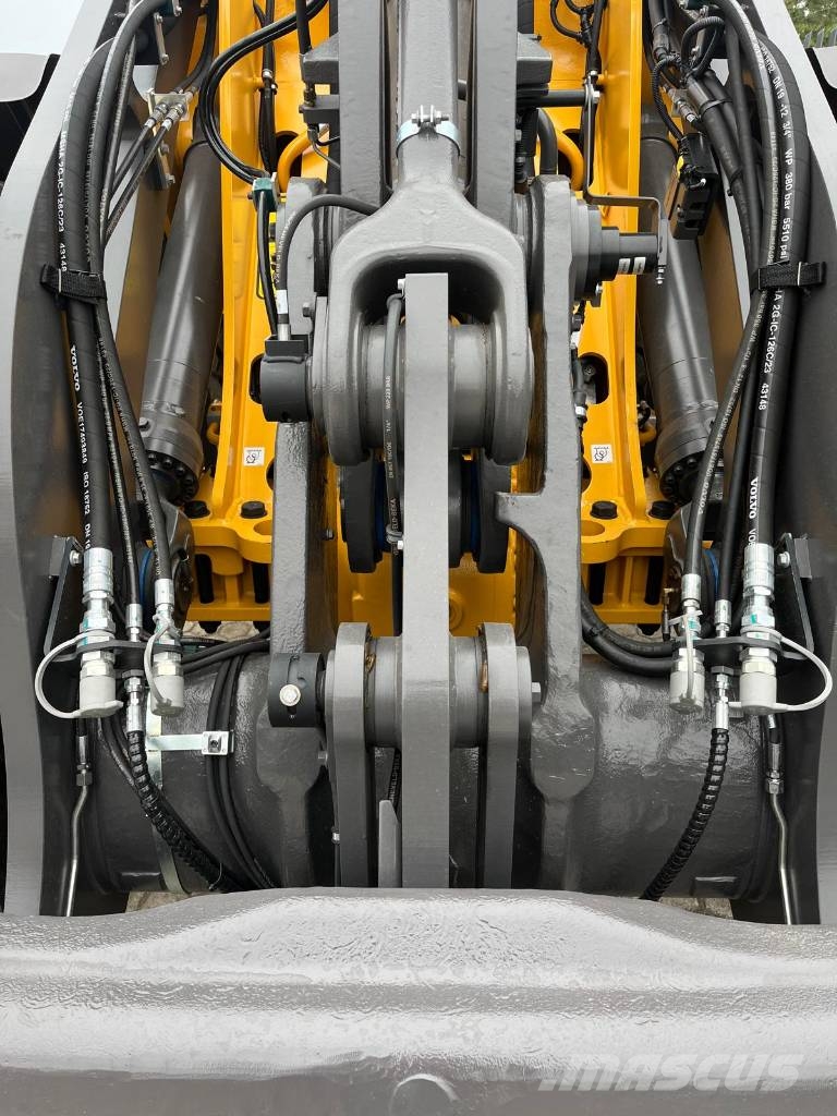 Volvo L 90 H CDC - all hydraulics - Full spec لوادر بعجل
