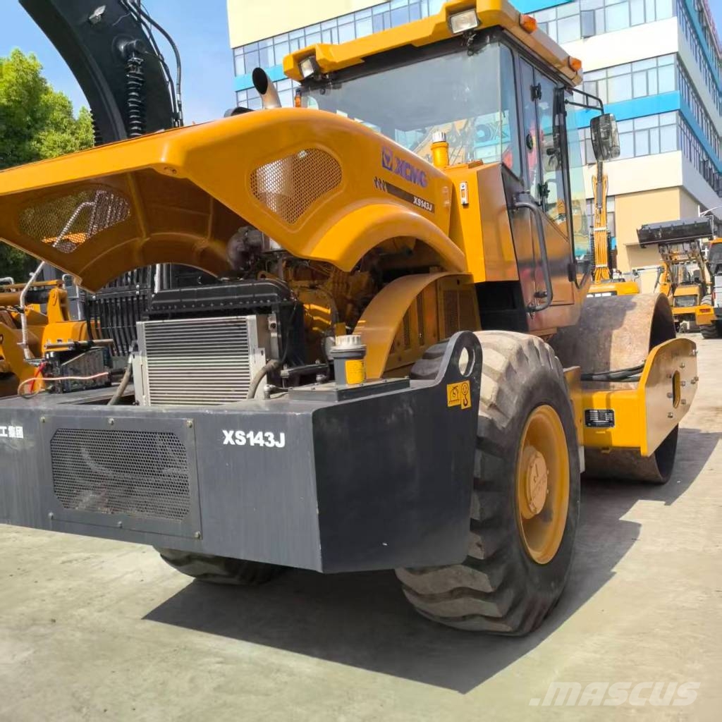 XCMG XS 143 Single drum rollers