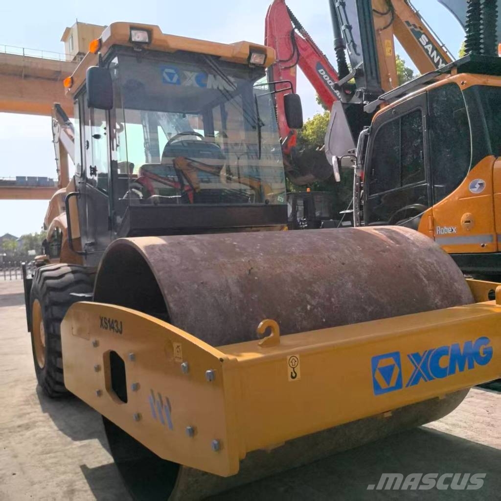 XCMG XS 143 Single drum rollers