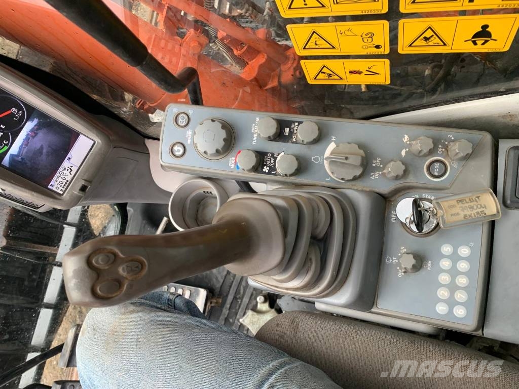 Hitachi ZX 135 US 5-B Гусеничні екскаватори