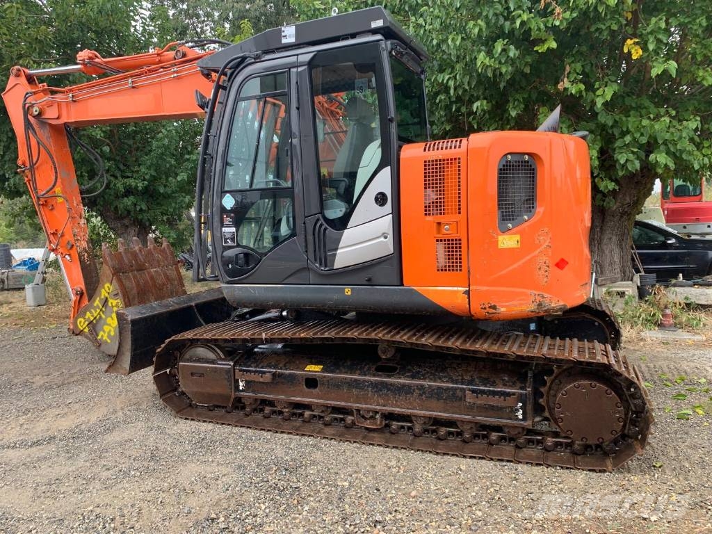 Hitachi ZX 135 US 5-B Гусеничні екскаватори