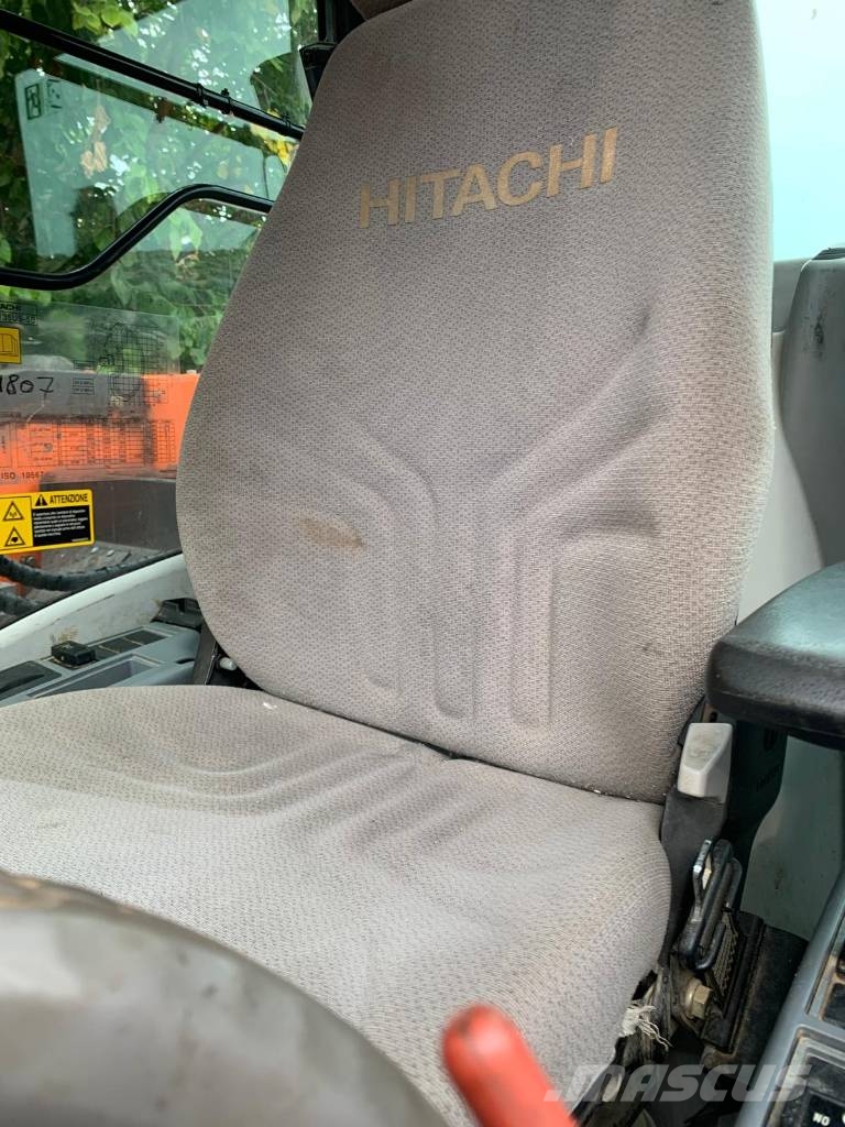 Hitachi ZX 135 US 5-B Гусеничні екскаватори