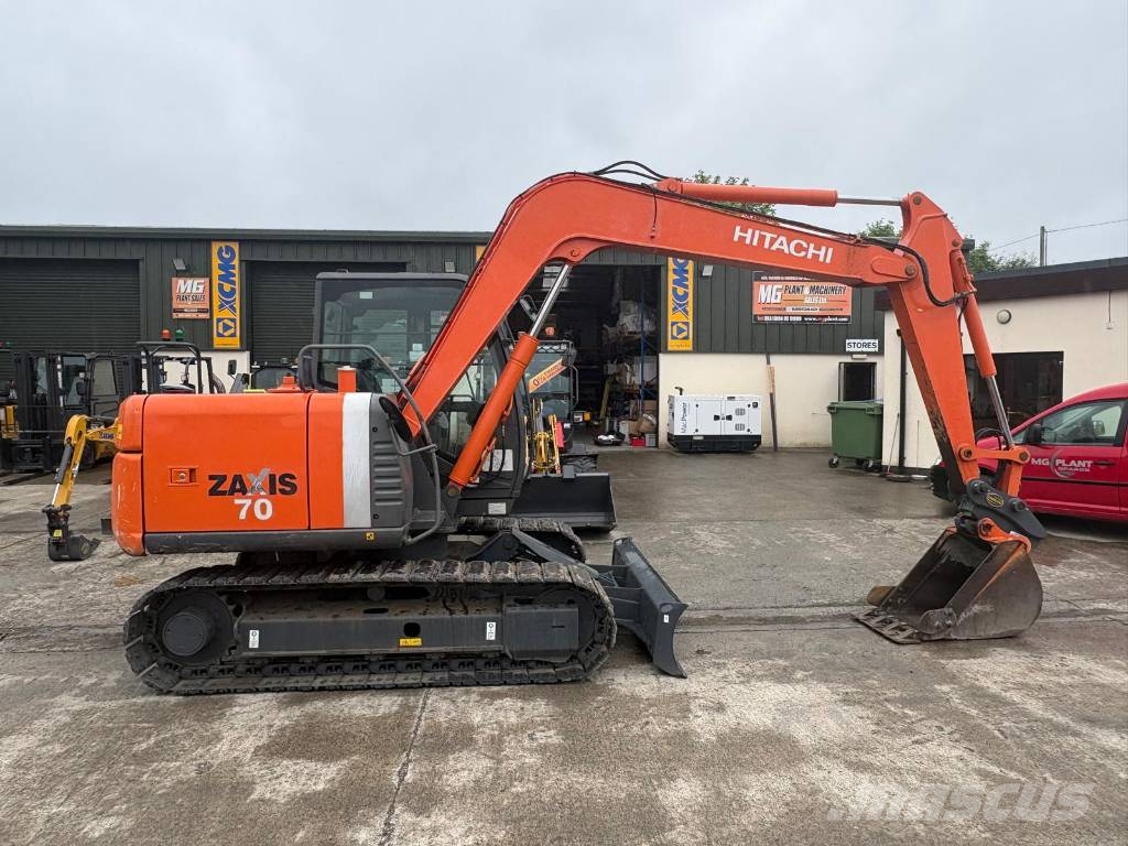 Hitachi ZX70-3 حفارات وسط 7 طن - 12 طن