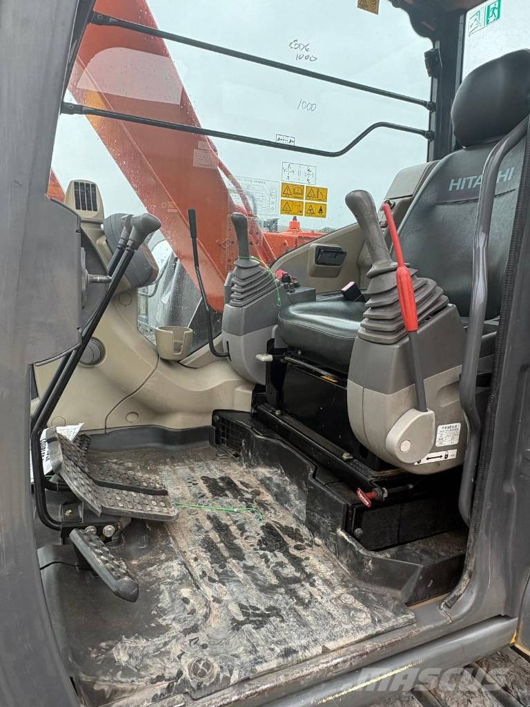 Hitachi ZX70-3 حفارات وسط 7 طن - 12 طن