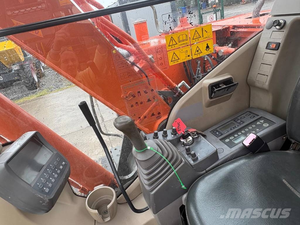 Hitachi ZX70-3 حفارات وسط 7 طن - 12 طن