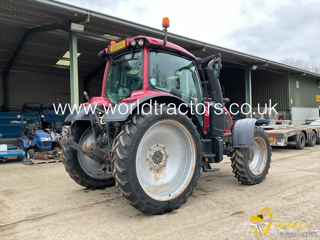 Valtra N 124 트랙터