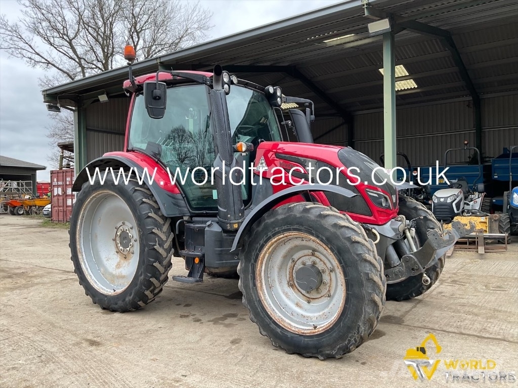 Valtra N 124 트랙터