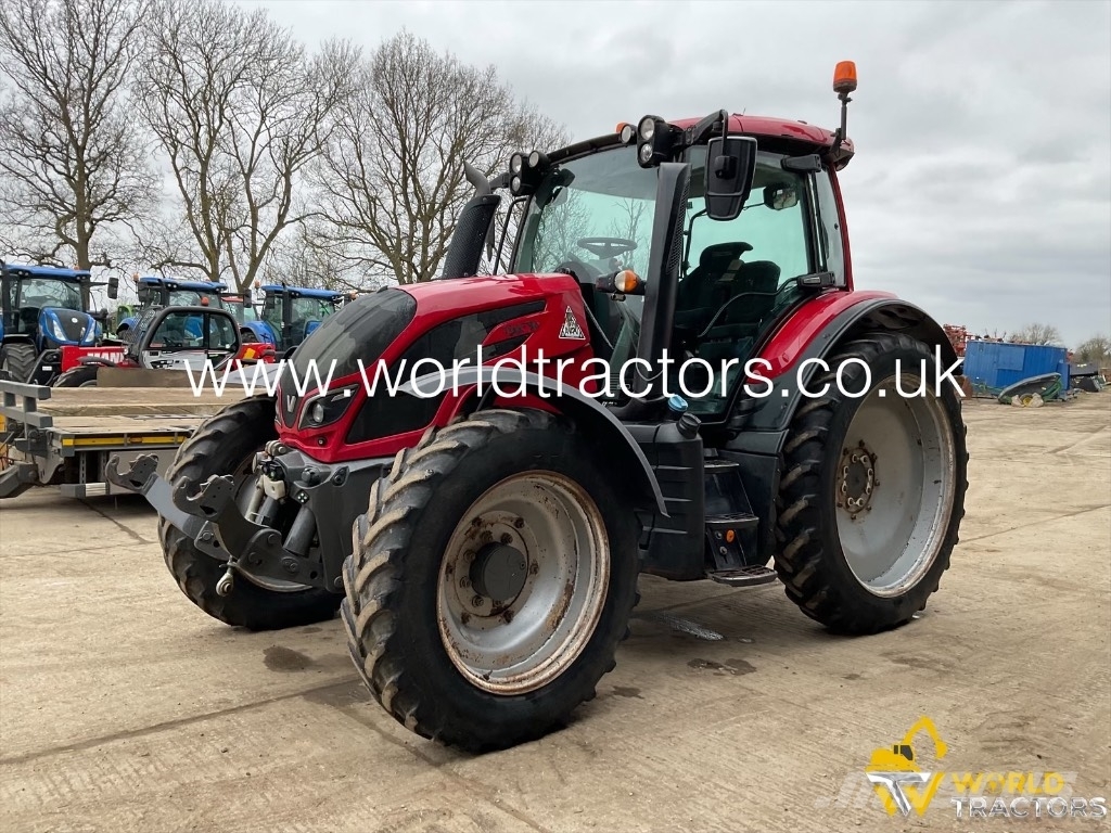Valtra N 124 트랙터