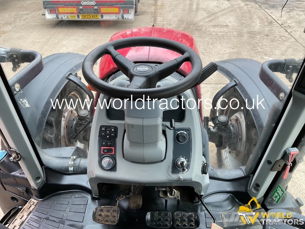 Valtra N 124 트랙터