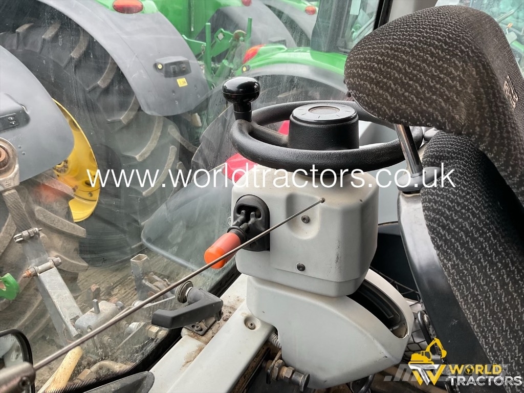 Valtra N 124 트랙터