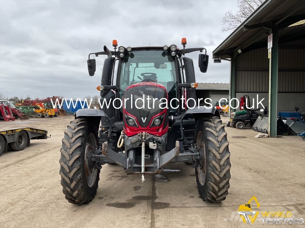 Valtra N 124 트랙터