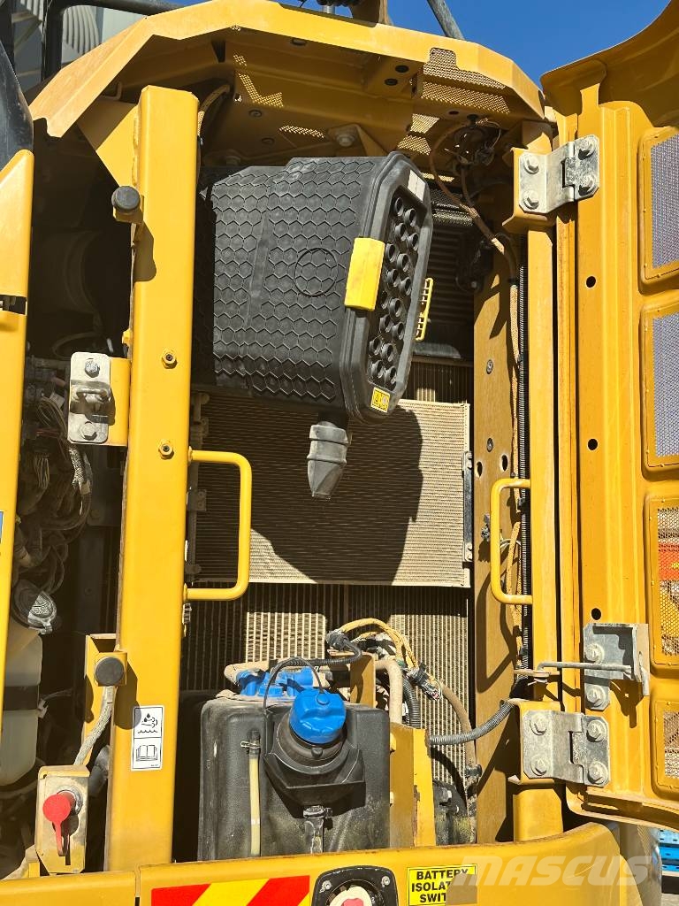 CAT 325 Crawler excavators