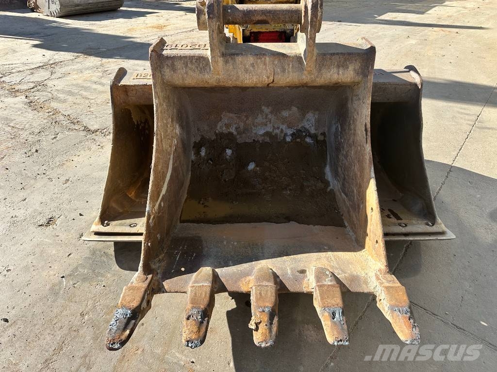 CAT 325 Crawler excavators
