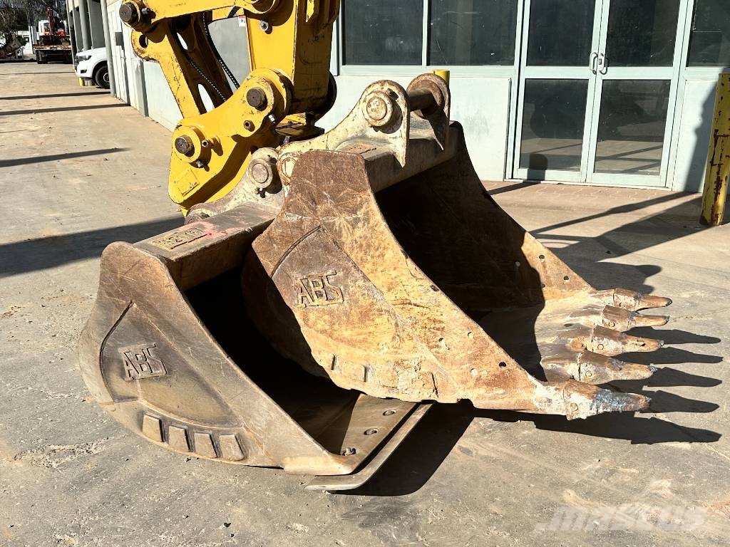 CAT 325 Crawler excavators