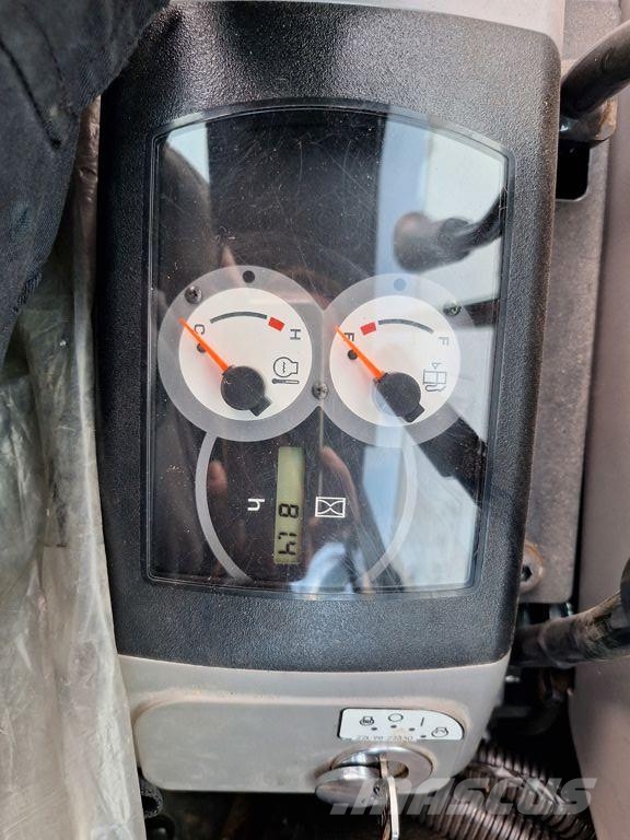 Komatsu PC26 حفارات صغيرة أقل من 7 طن (حفارات صغيرة)