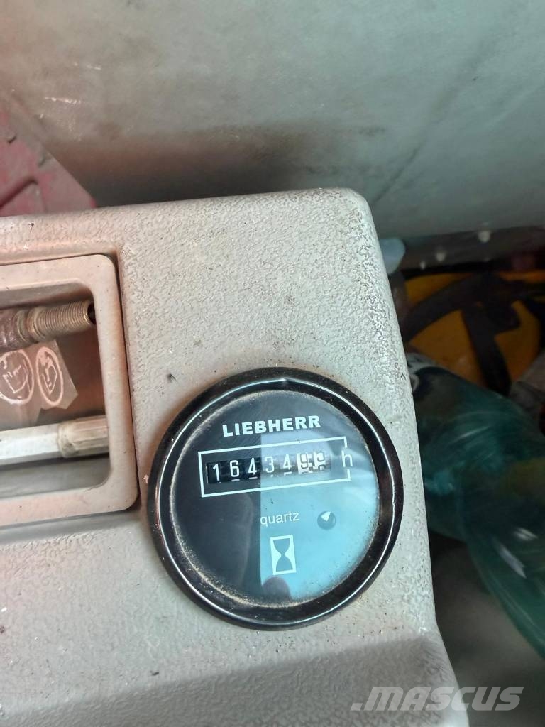 Liebherr A 900 C Litronic حفارات بعجل