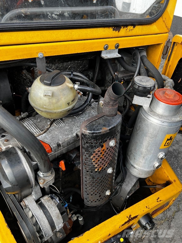 Volvo ZL 302 Gumikerekes homlokrakodók