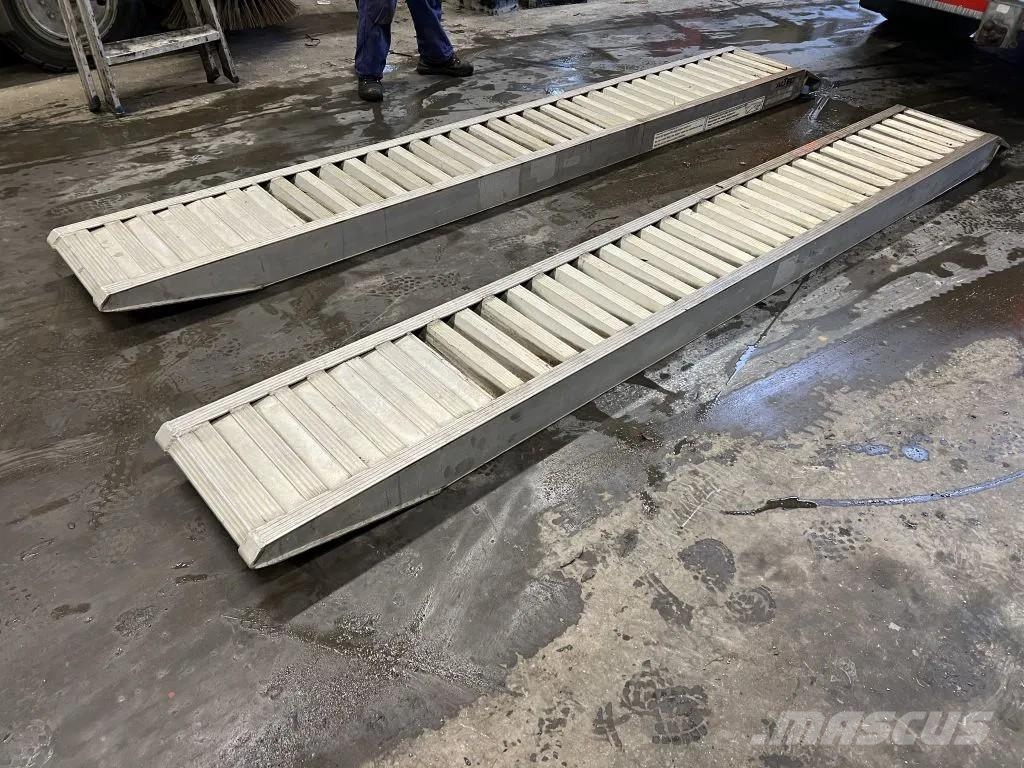 Altec OPRIJPLATEN (RAMPEN) 3,65 METER LANG معدات البناء - غير ذلك