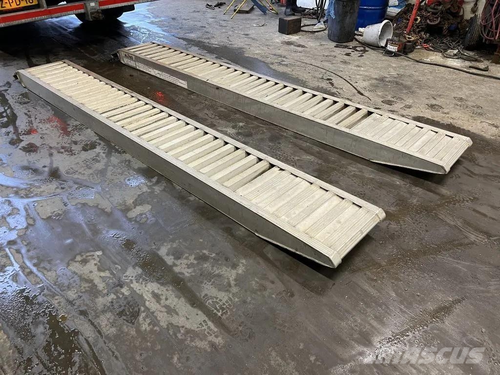 Altec OPRIJPLATEN (RAMPEN) 3,65 METER LANG معدات البناء - غير ذلك