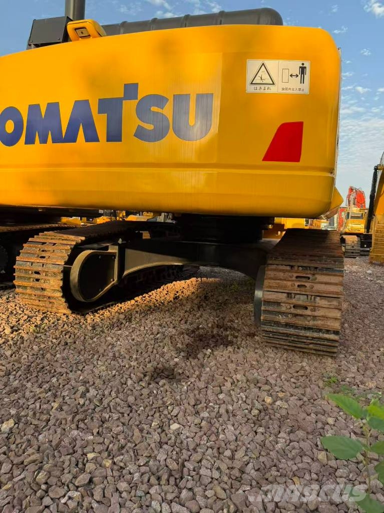 Komatsu 360 Bagri goseničarji