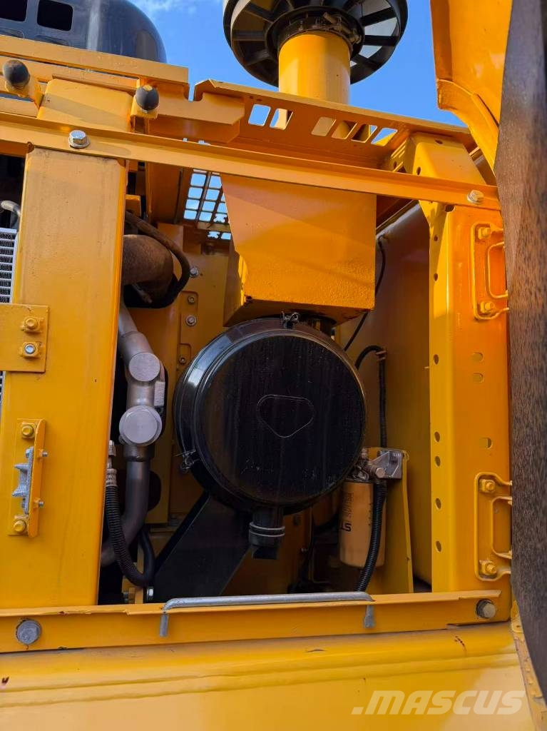Komatsu 360 Bagri goseničarji