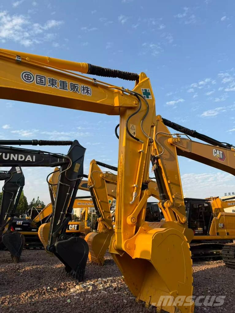 Komatsu 360 Bagri goseničarji