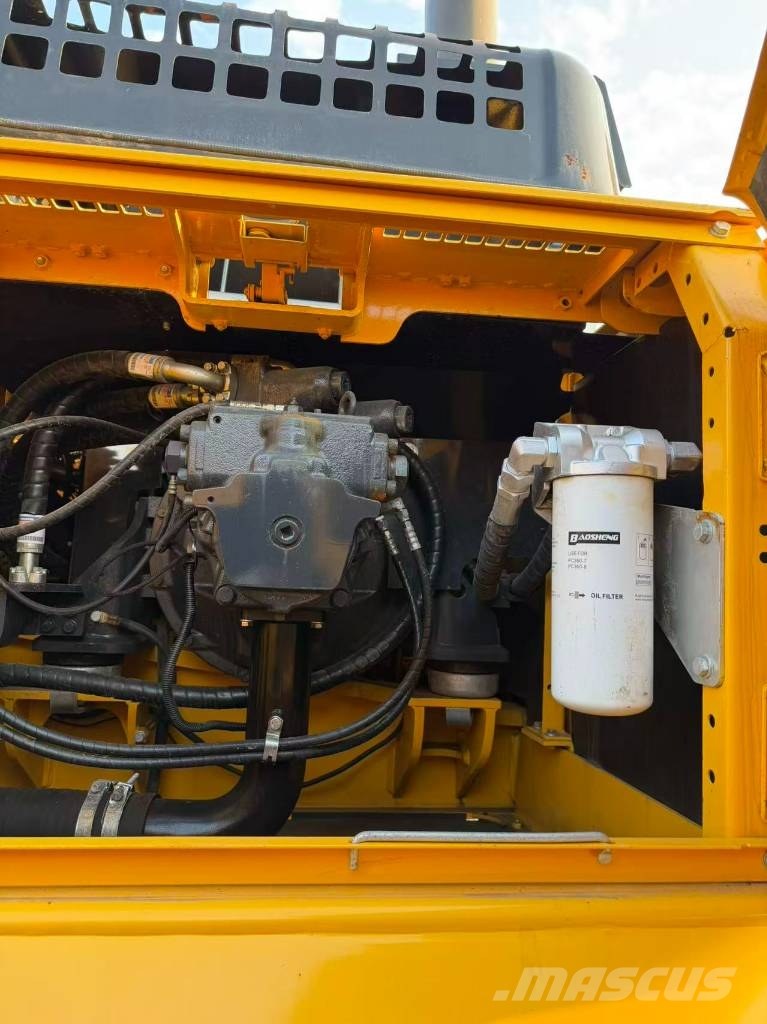 Komatsu 360 Bagri goseničarji