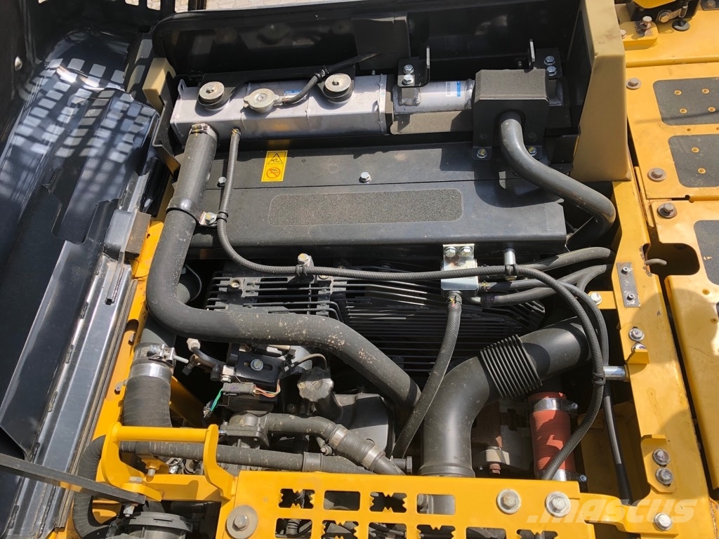 Komatsu PC210LC-11 حفارات زحافة