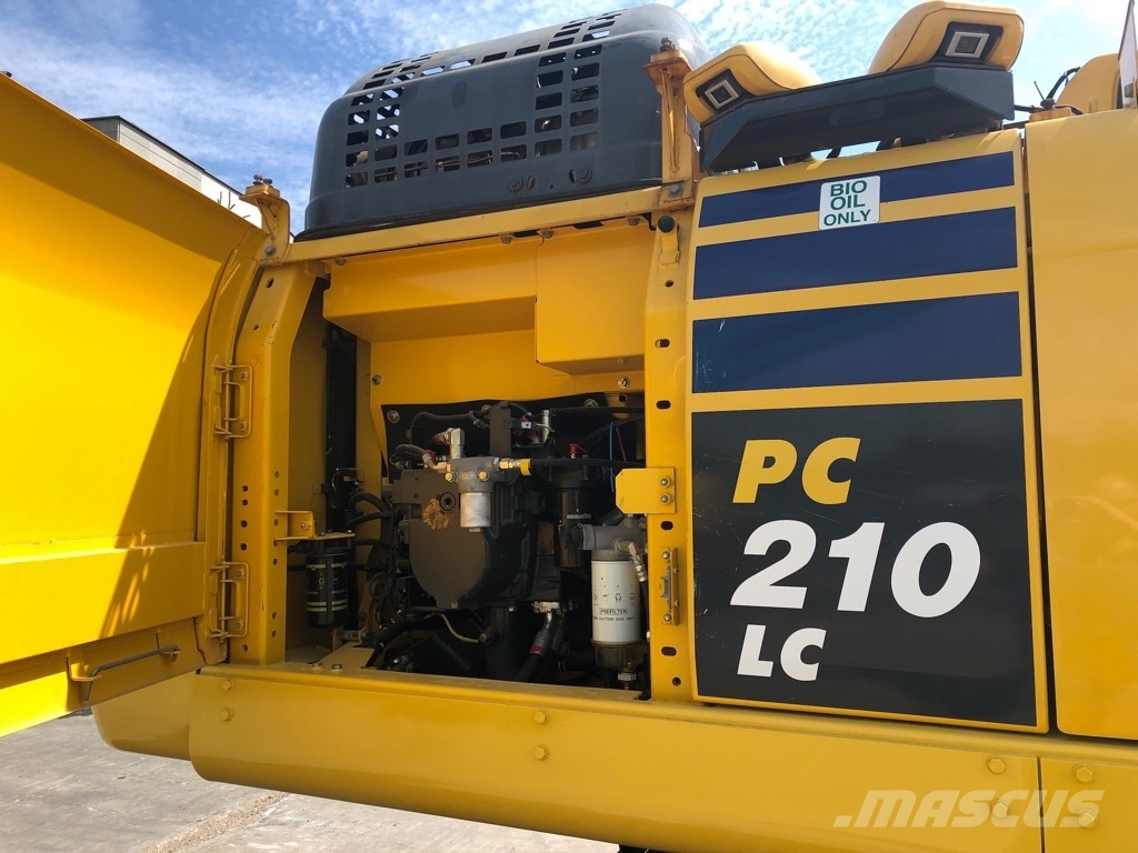 Komatsu PC210LC-11 حفارات زحافة