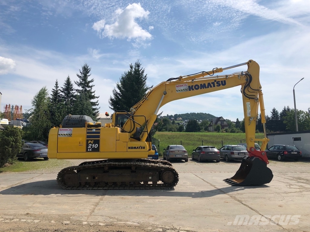 Komatsu PC210LC-11 حفارات زحافة