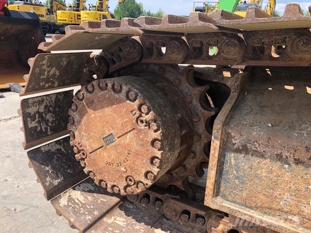 Komatsu PC210LC-11 حفارات زحافة