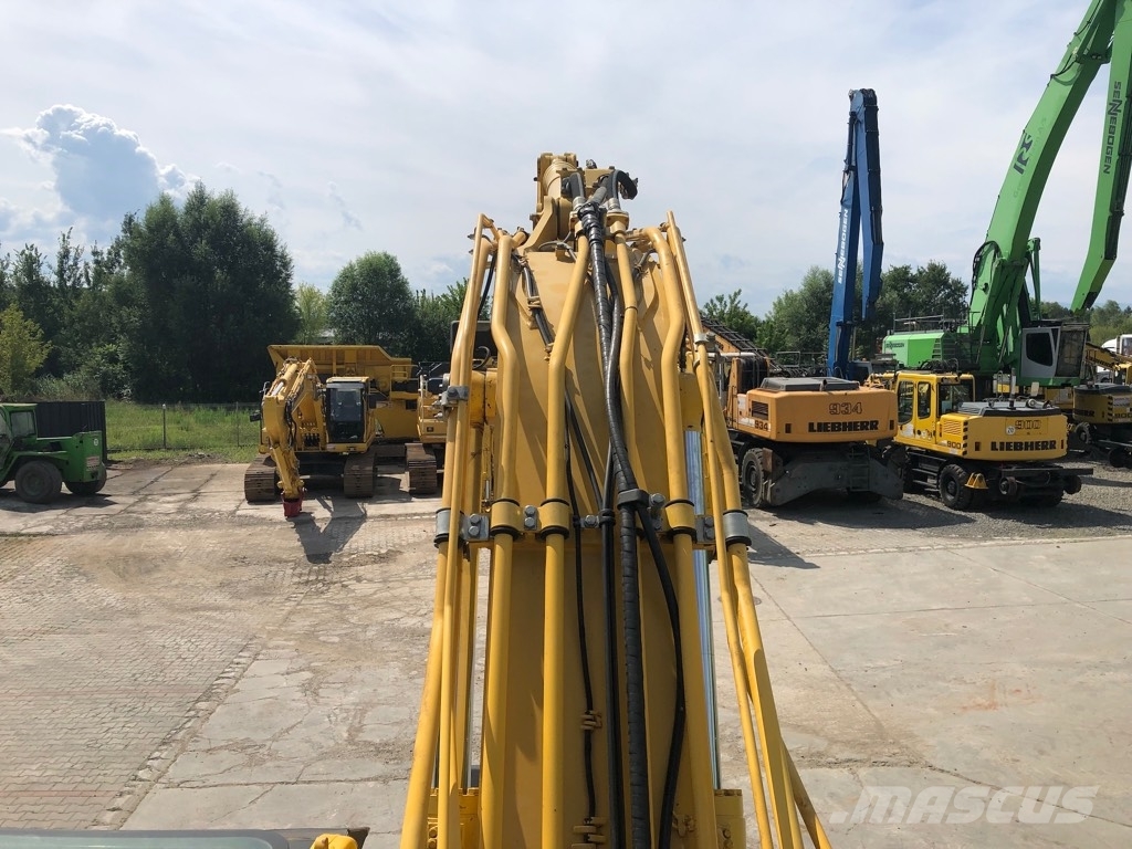 Komatsu PC210LC-11 حفارات زحافة