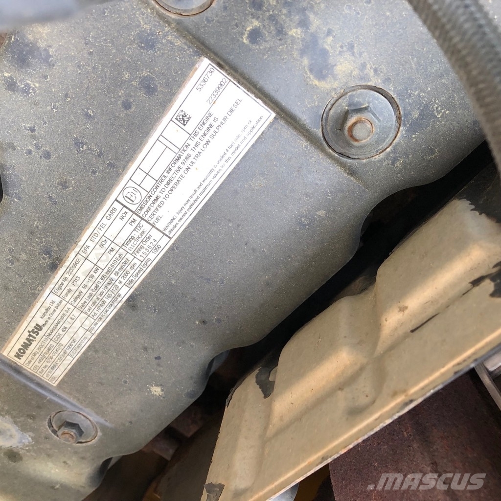 Komatsu PC210LC-11 حفارات زحافة